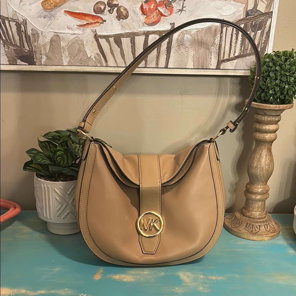 Michael Kors Beige Shoulder Bag With Gold Accents
